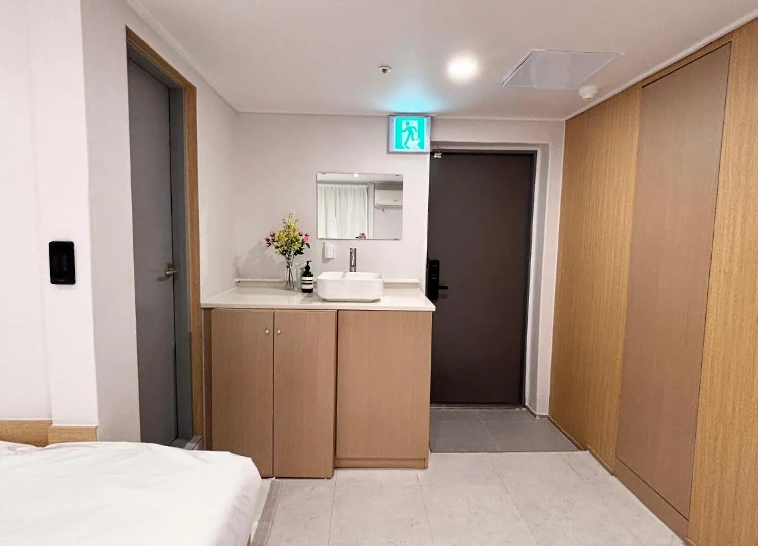 Monolith Stay Hotel Incheon Bupyeong Station