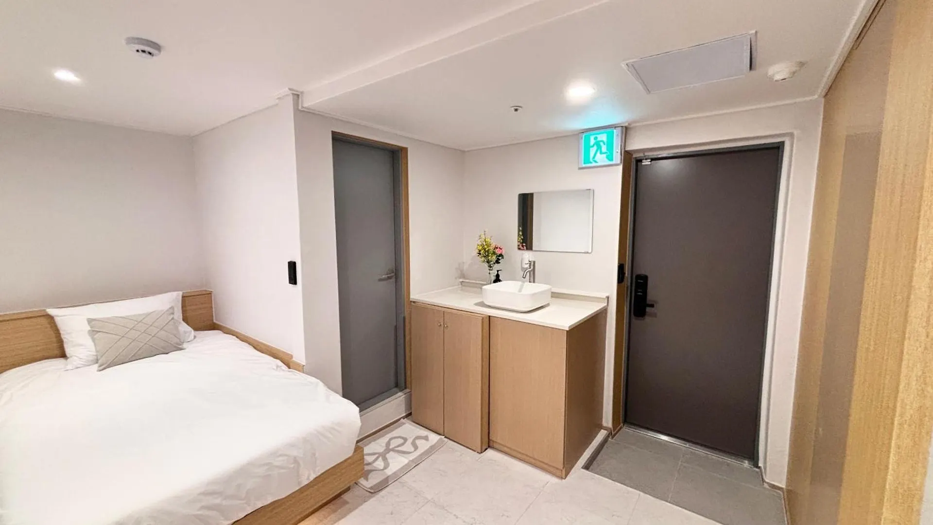 Monolith Stay Hotel Incheon Bupyeong Station