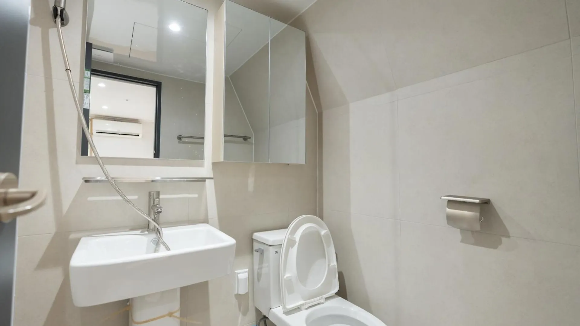 Monolith Stay Hotel Incheon Bupyeong Station