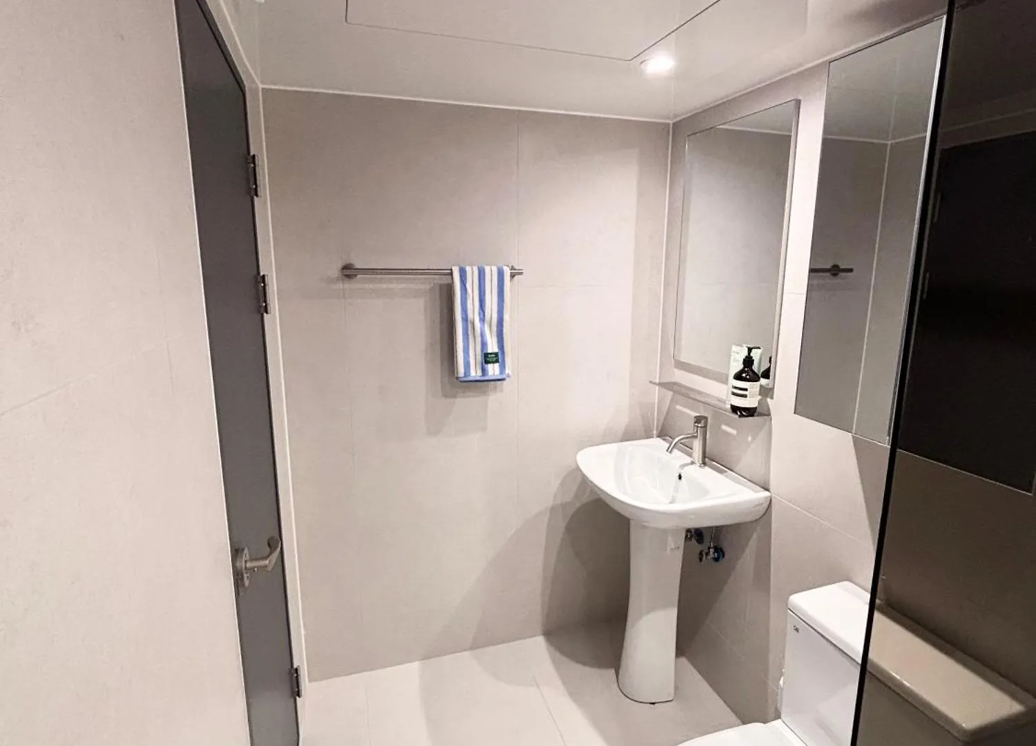 Monolith Stay Hotel Incheon Bupyeong Station