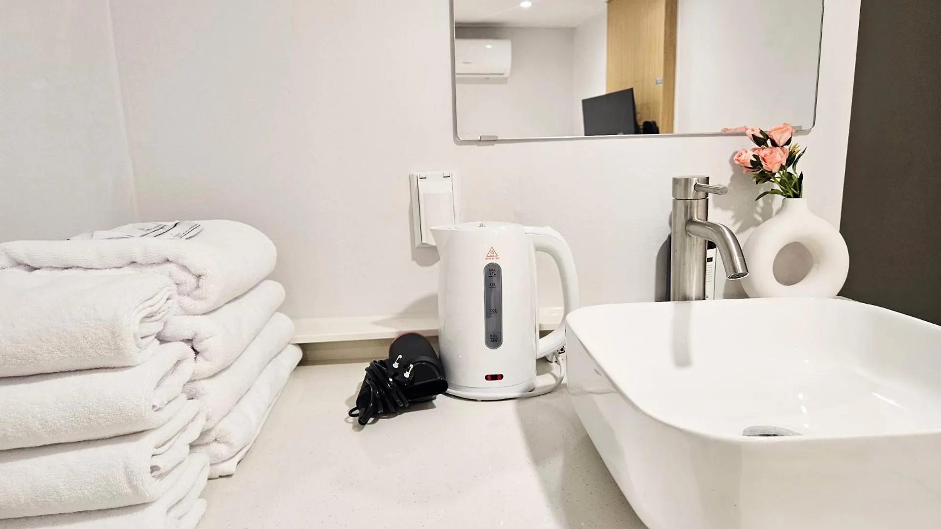 Monolith Stay Hotel Incheon Bupyeong Station