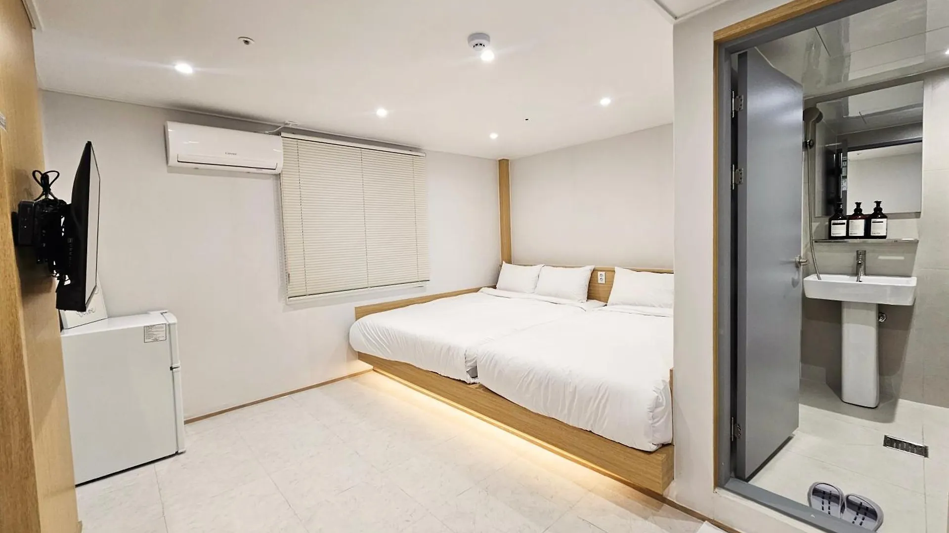 Monolith Stay Hotel Incheon Bupyeong Station
