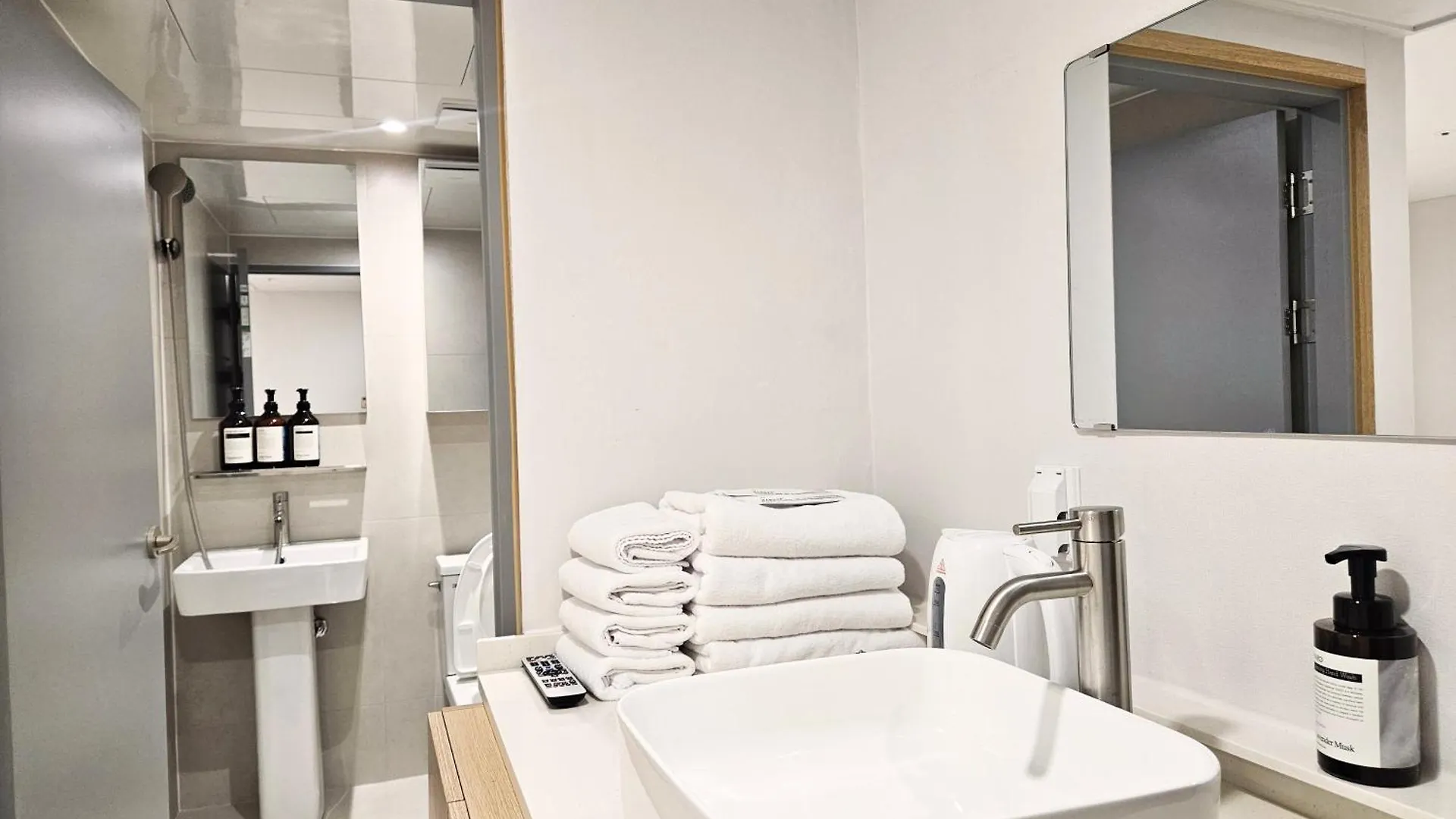 Monolith Stay Hotel Incheon Bupyeong Station